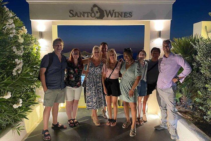 Santorini Sunset Wine Tour com vistas de vinícola Santo