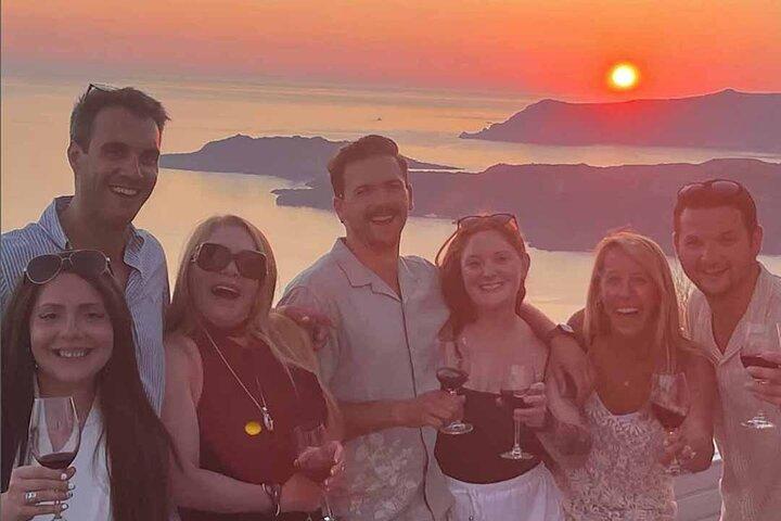 Tour enológico al atardecer de Santorini con vistas a la bodega Santo
