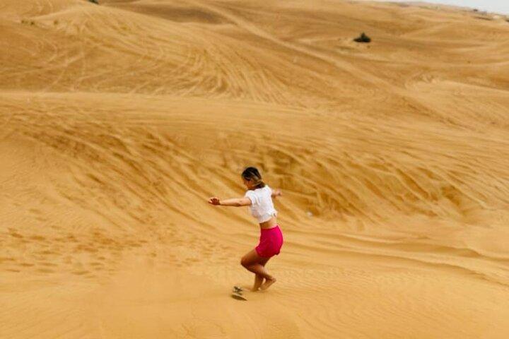 Sunrise View Desert Safari med Kamel Ride & Sand Boarding