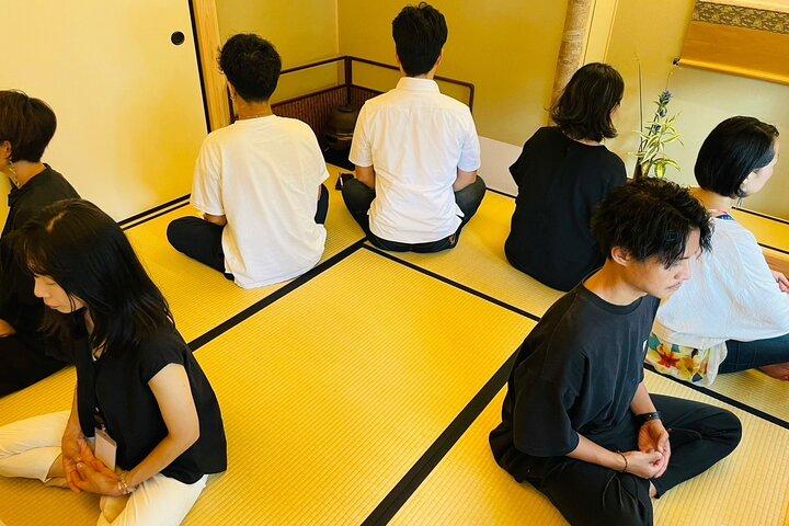 Zen-meditatie en theeceremonie in Endoji Arcade