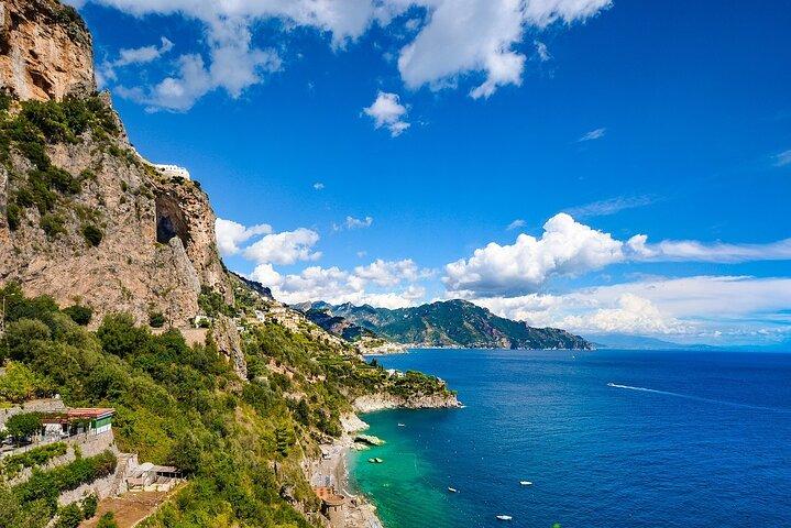 Matera til Amalfi privat overførsel med et 2 timers stop i Potenza