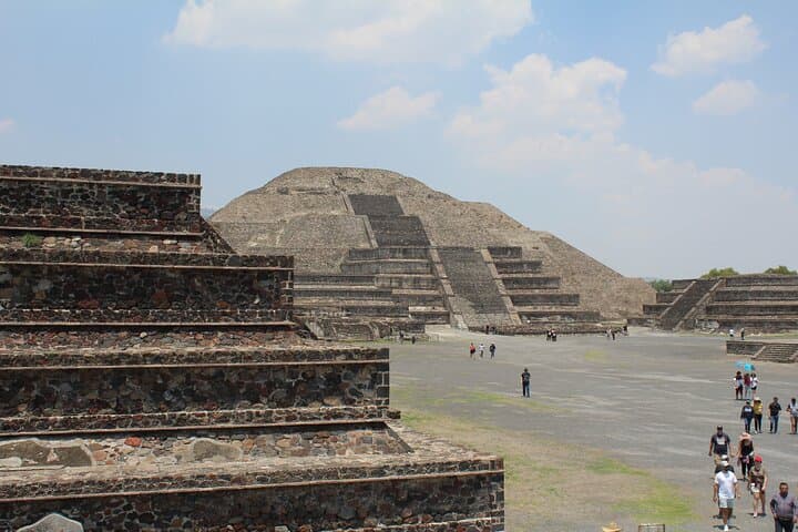 Group Tour from Teotihuacán, Basílica de Guadalupe and Tlatelolco