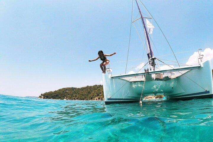 Cruzeiro privado de meio dia em catamarã em Corfu