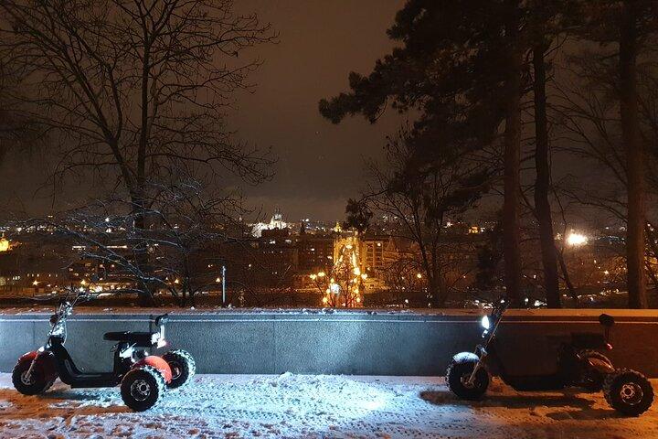 Visite nocturne en tricycle électrique à Prague - Guidée en direct