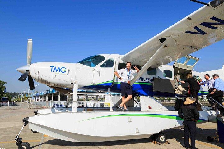 ハノイ発高速道路を利用したハロン湾の眺めの良いスカイ水上飛行機ツアー