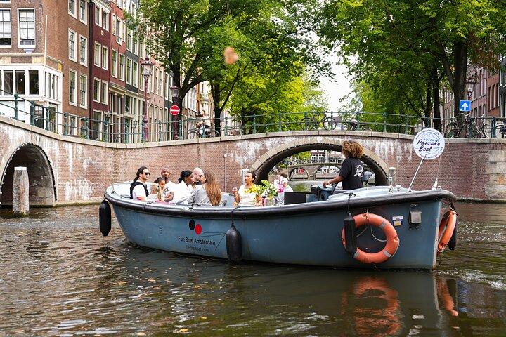 Amsterdam : Croisière guidée sur le canal du centre-ville avec crêpes Néerlandaises