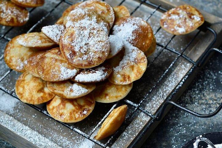アムステルダム : オランダ語パンケーキ付きガイド付き市内中心部運河クルーズ