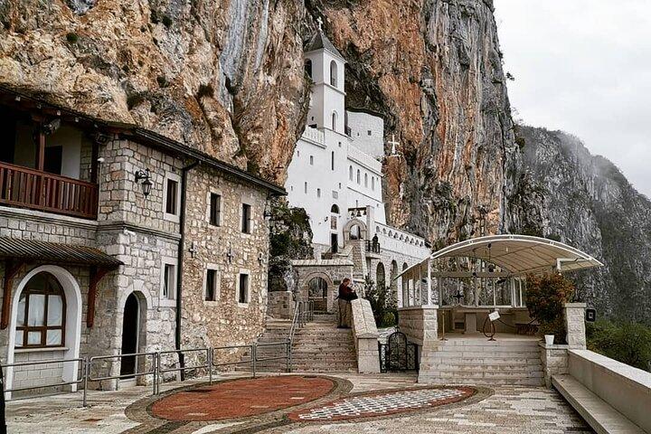 Klosterrundvisning KLOSTER CETINJE DAJBABE OG OSTROG