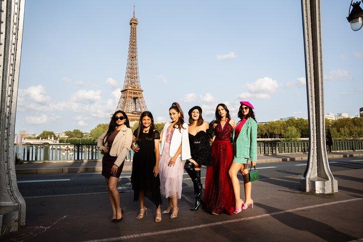 VOGUEフォトグラファーによるプロのエッフェル塔フォトツアー