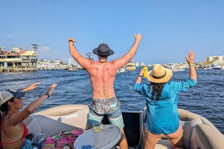 Private Captained Pontoon to Crab Island Wählen Sie 3, 4, 5 oder 6 Stunden