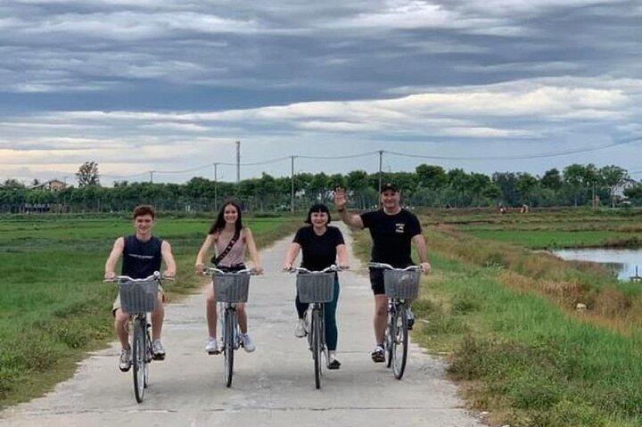 Hoi An: Countryside Sightseeing Bike Tour & Basket Boat Ride