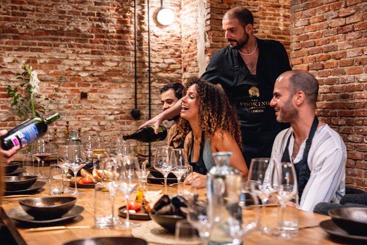 Madrid Spanish Omelette Cooking Class e Bottomless Wine brunch