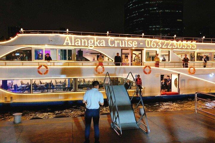 Crucero con cena en Bangkok con buffet internacional, música en vivo y recogida en el hotel