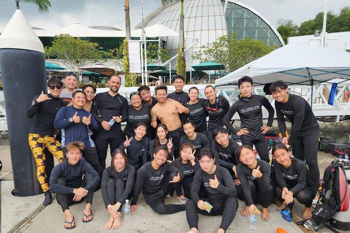 Avventure subacquee nelle acque locali di Singapore