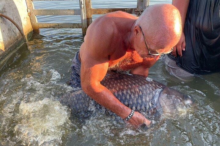 Excursão de pesca de monstros gigantes na cidade de Ho Chi Minh, Vietnã