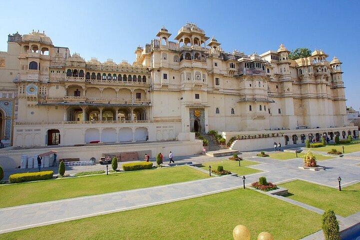Udaipur til Jaipur Privat transfer med Pushkar Stop