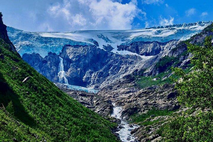 Helikopter över Trolltunga och vattenfallssightseeing från Bergen