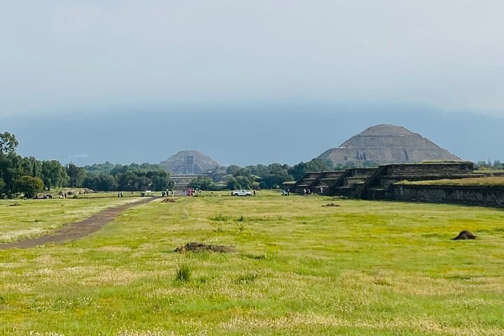Tour of Teotihuacan Pyramids and Basilica from CDMX