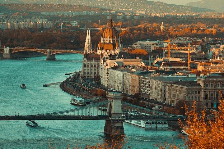Traslado privado desde Viena a Budapest con 2h de turismo