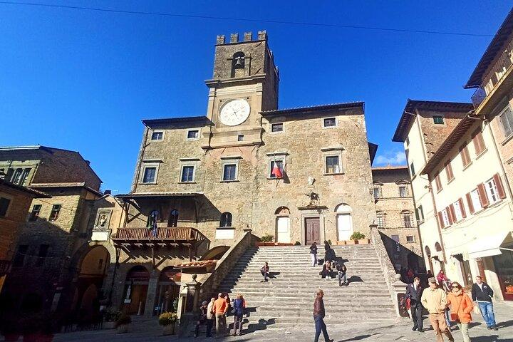 Privé kunst- en wijntour in Cortona en Montepulciano, met lunch en 2 wijnproeverijen