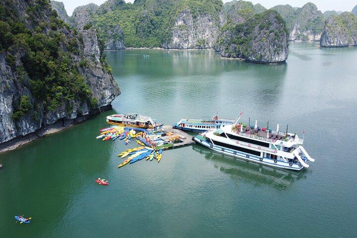 Heldags Sea Star Cruise til Lan Ha-Ha Long Bay Viet Hai landsby