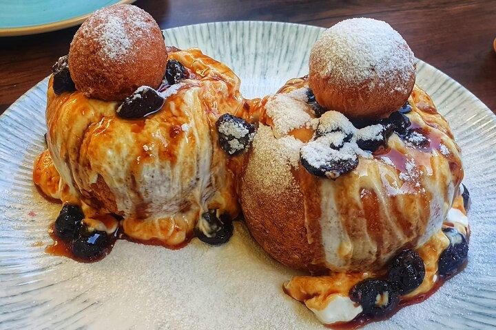 Sweet Delights History and Desserts Walking Tour i Bukarest