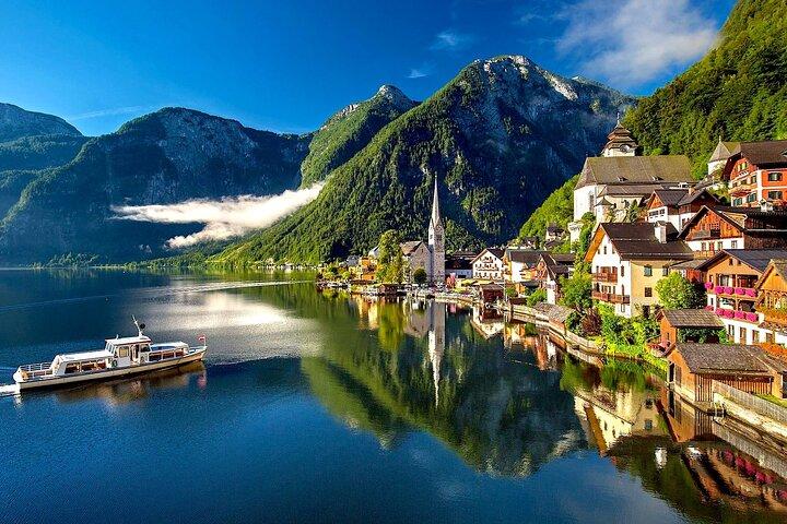Traslado privado: Viena a Salzburgo, paradas en Melk y Hallstatt