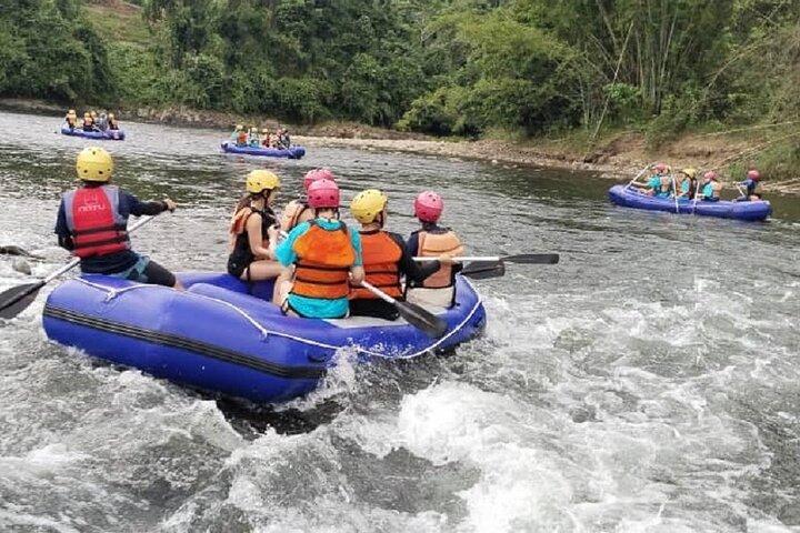 Rafting en eaux vives à Kiulu avec Tuaran Peri Firefly Tour