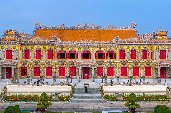 Hue: Dragon Boat, Parfume River, Pagoda og Royal Tomb Tour