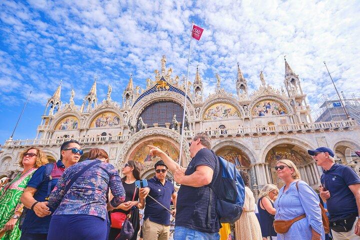 フィレンツェからヴェネツィアへ：水上都市への日帰り旅行