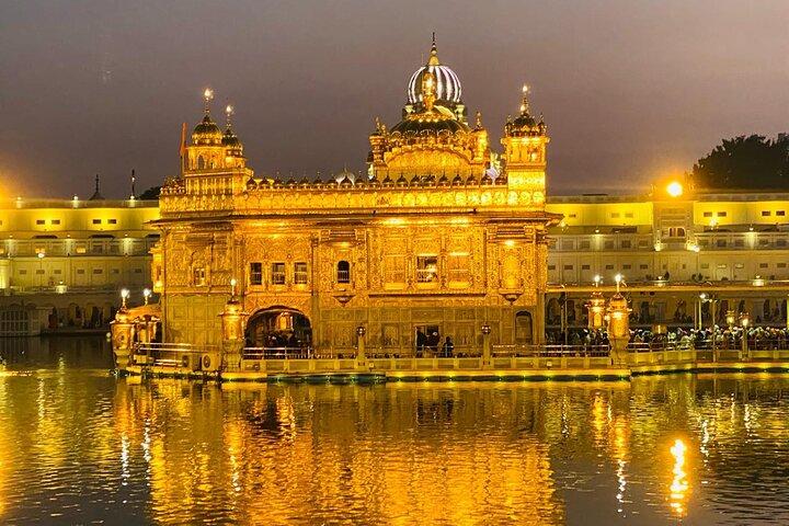 Golden Temple Night Ceremoni och Light Visit Tour med Pick-Drop
