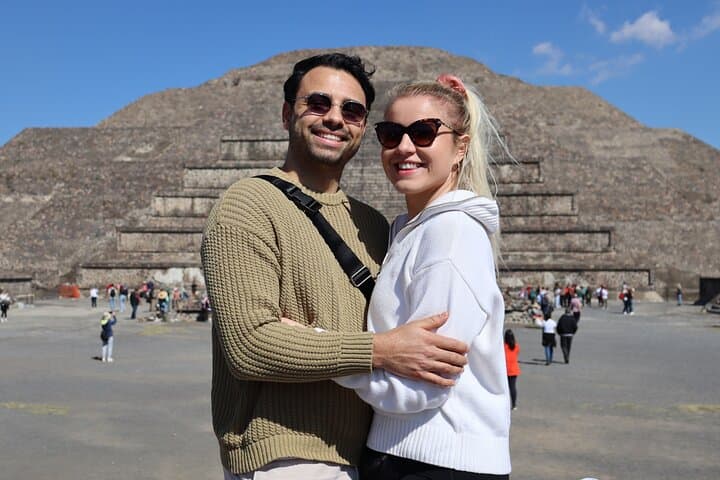 Teotihuacan Pyramids with Cave Visit and CDMX Transportation