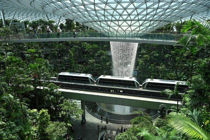 シンガポールホテルから空港または港へのプライベート出発転送