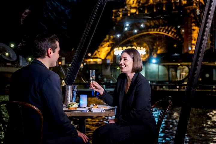 Paris 3-Course Gourmet Dinner and Sightseeing Seine River Cruise