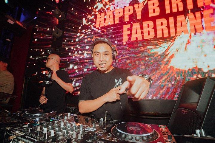 Makati: Music Clubs, Rooftops, and Go Go Bars Nightlife Tour