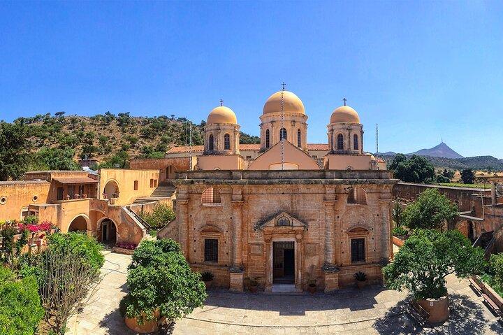 Udforsk Chania på kyst: Byens charme, strand, kloster og vinsmagning