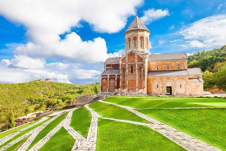 Tour di degustazione di vini di Bodbe Sighnaghi e Telavi di un'intera giornata
