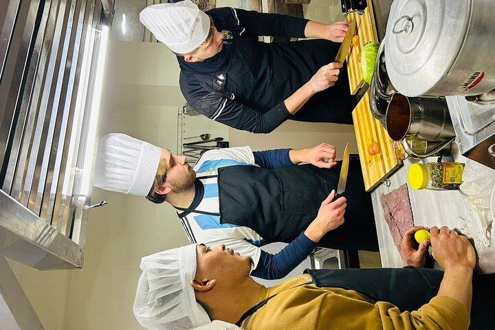 カトマンズのタメル近郊で家族と楽しむネパール料理教室