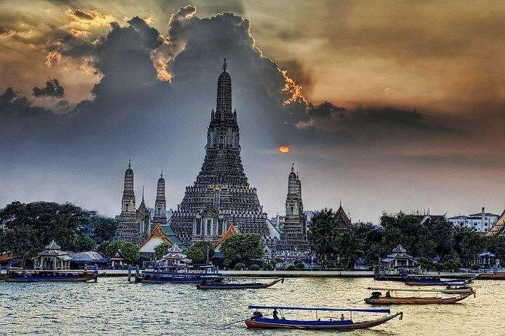 バンコクのランドマークとチャイナタウンでのディナーを含むサンセット セルフィー ツアー