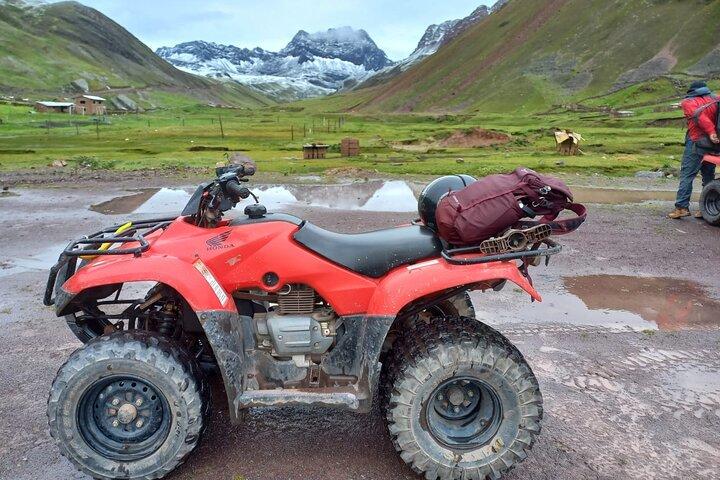 Tour in quad alla Montagna Arcobaleno da Cusco