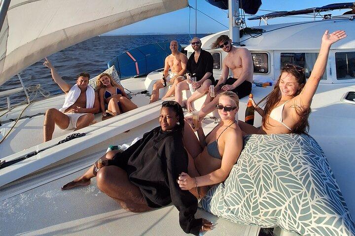 Excursion d'une journée en catamaran privé à Ibiza et Formentera