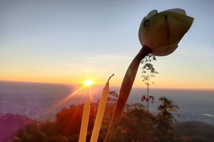 Wat Phra That Doi Suthep spirituel solopgangstur med en eks-munk
