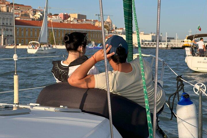Excursion privée en voilier au coucher du soleil à Lisbonne