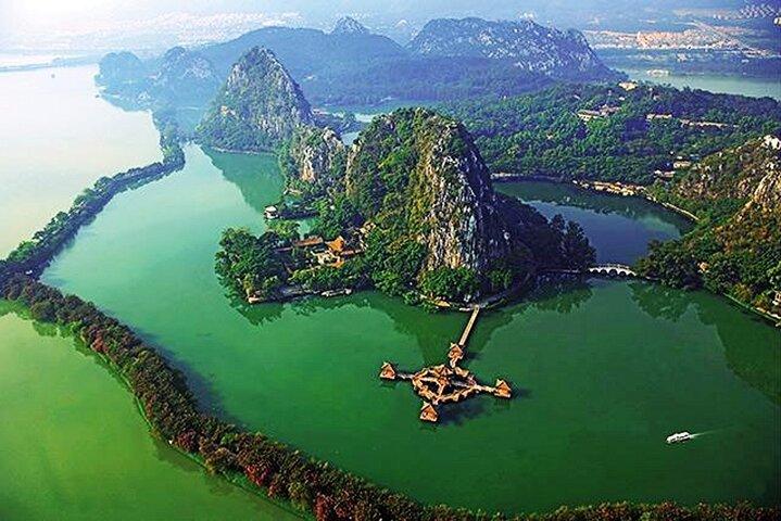 Private Tour durch Zhaoqing mit Seven Star Crags oder Dinghu Mountain