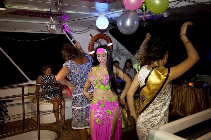 Jantar de festa de barco, Banda de vida, Belly Dancer - Sharm El Sheikh