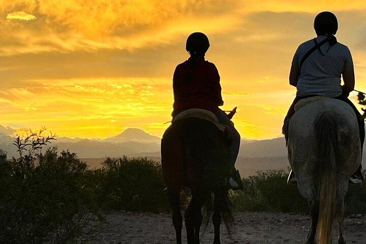 Excursion à cheval au coucher du soleil à Lunlunta avec dîner inclus