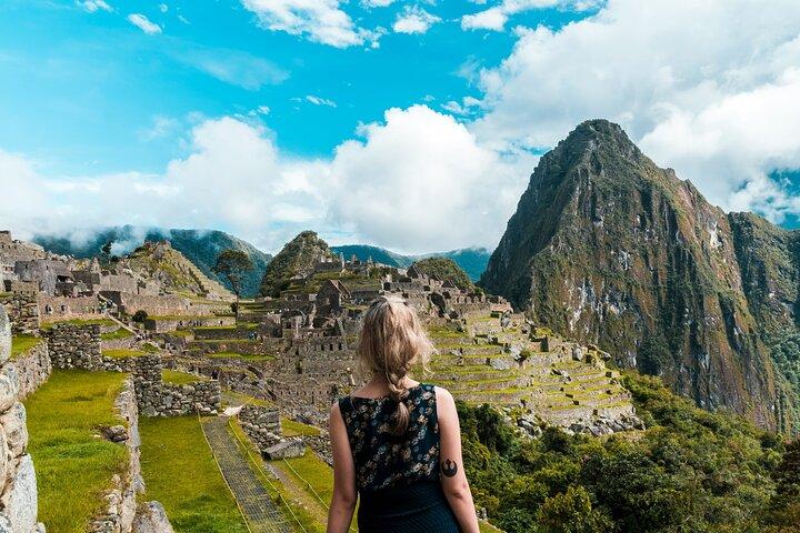Small-Group Tour: Guide Service in Machu Picchu