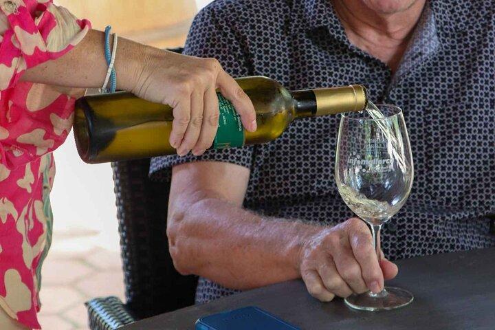 Tour enologico privato di un'intera giornata in 3 cantine a Maiorca