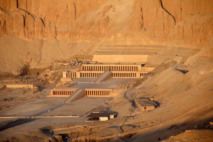 Best Luxor Day Tour visit East and West Nile Banks