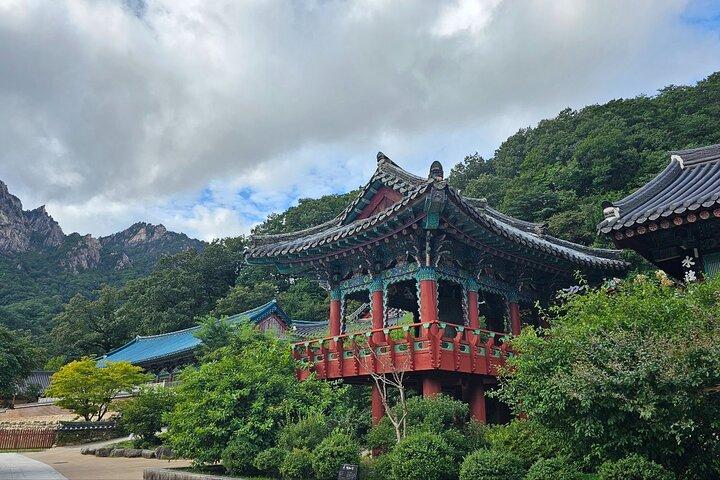 Seoraksan mt, Sokcho City, East DMZ Guided Tour